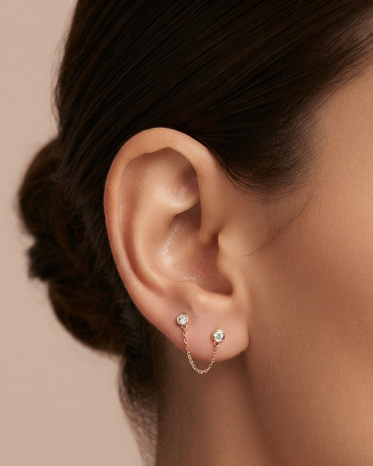 Arete Doble con Circonias y Cadena Colgante