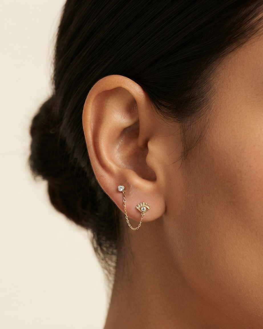 Arete Doble con Ojo Turco Radiante y Circonia Conectados por Cadena