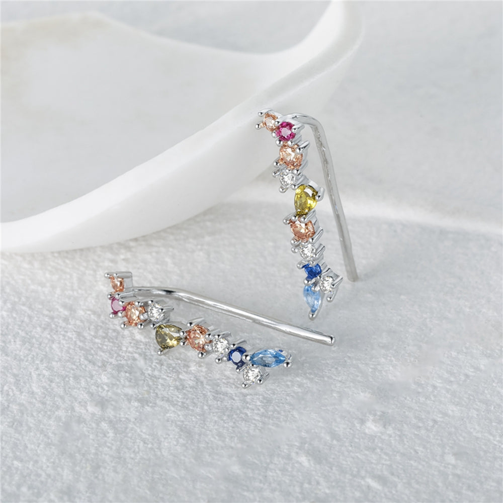 Arete plateado elegante con piedra zirconias en colores verde, morado, azul, rojo, tipo ear climbers.