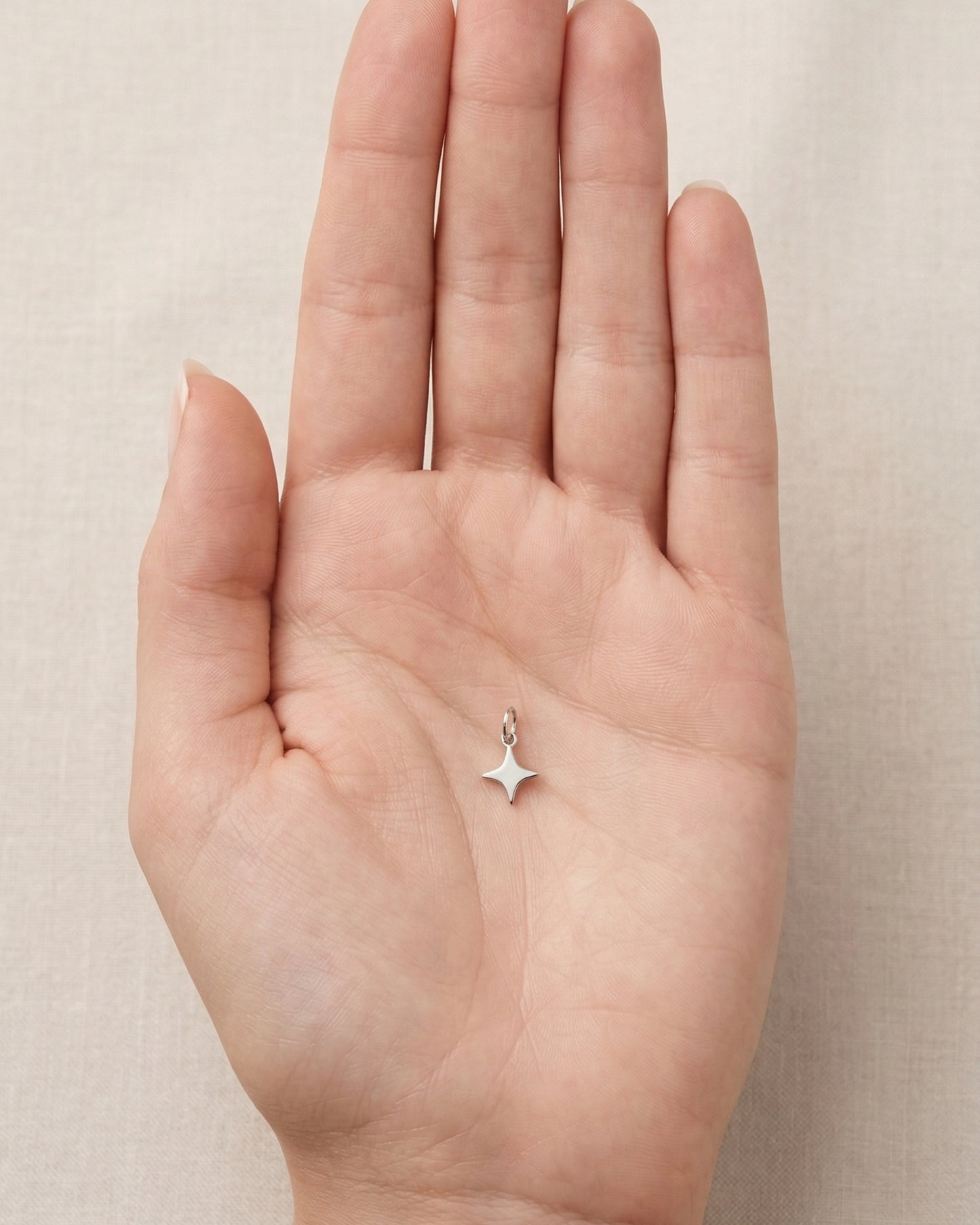 Dije de estrella polar minimalista en plateado