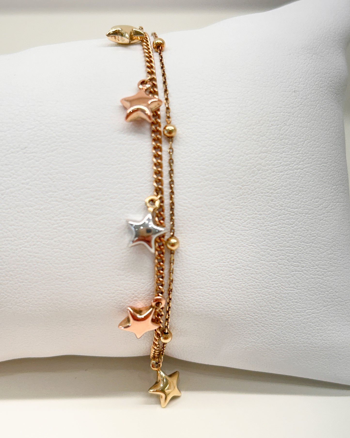 Pulsera de doble cadena con estrellas tricolor en oro 10K