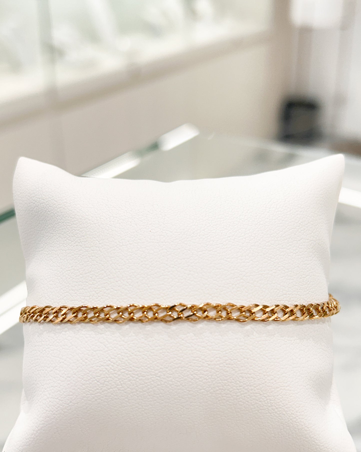 Pulsera de eslabón plano entrelazado en oro 10K