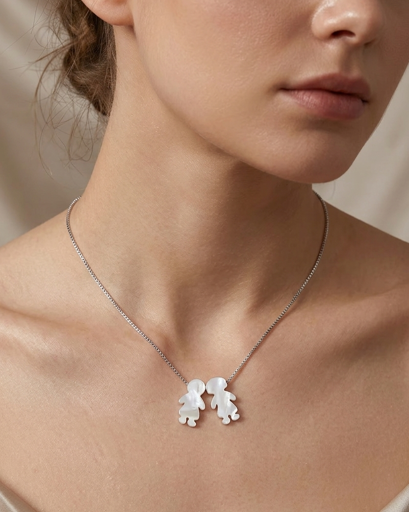 Collar de plata con dije de hijos