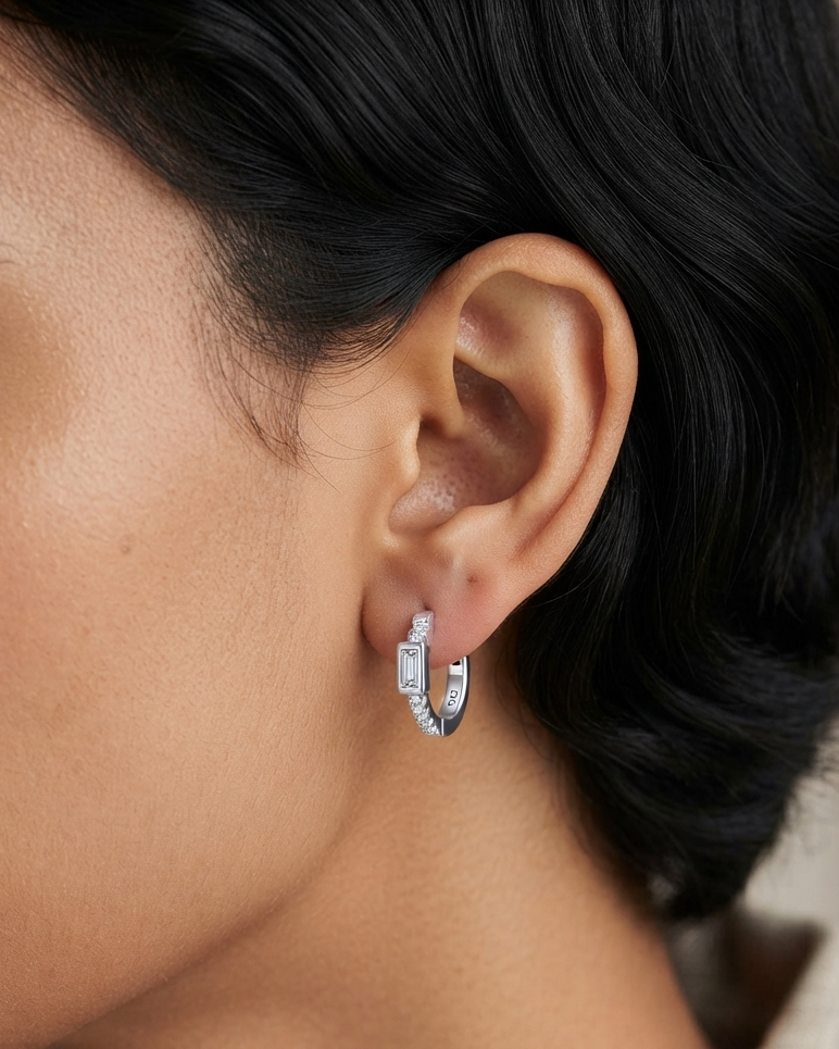 Aretes Huggie con Circonias Corte Baguette