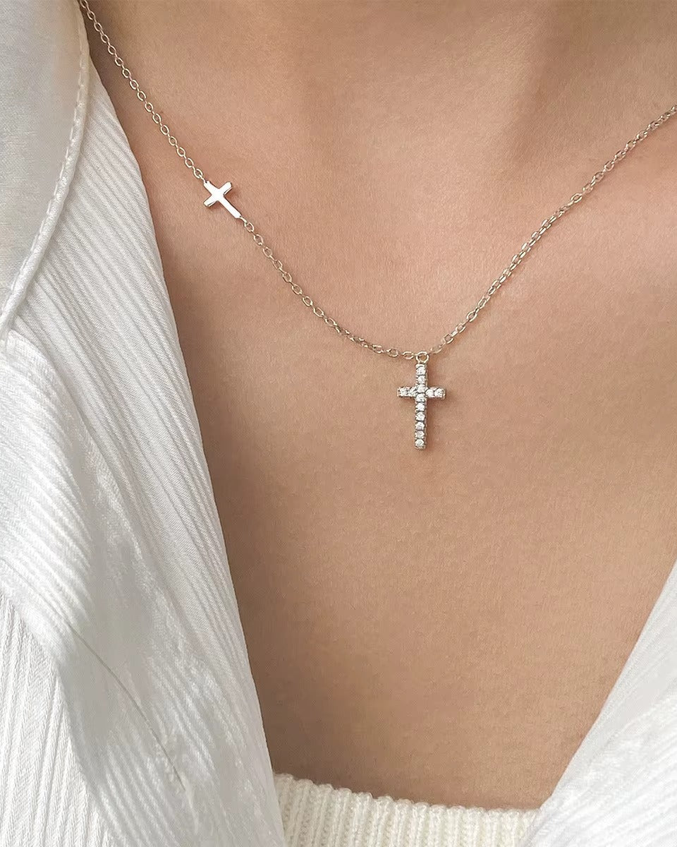 Collar de Doble Cruz con Circonias