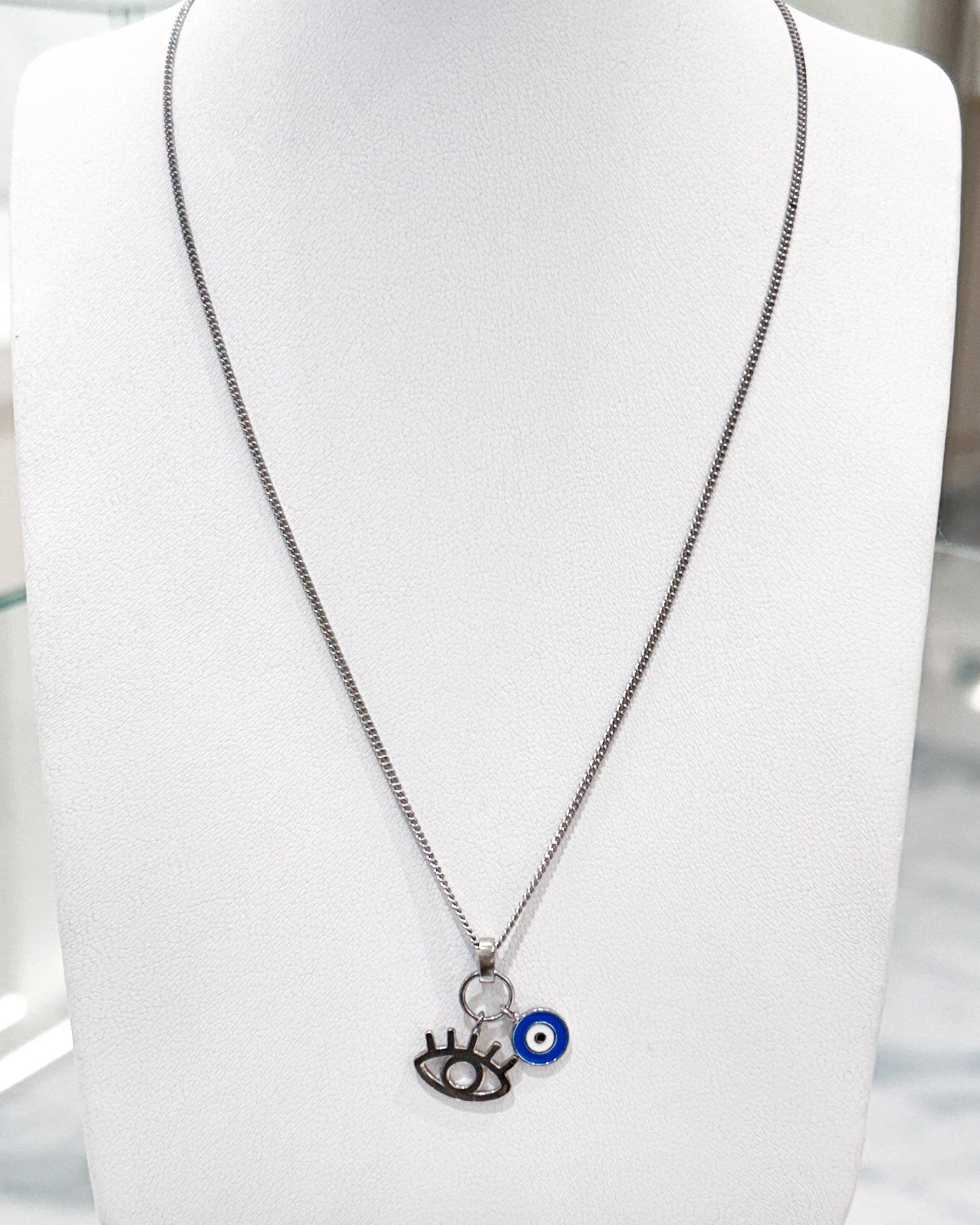Collar de ojo turco y silueta mística en plata