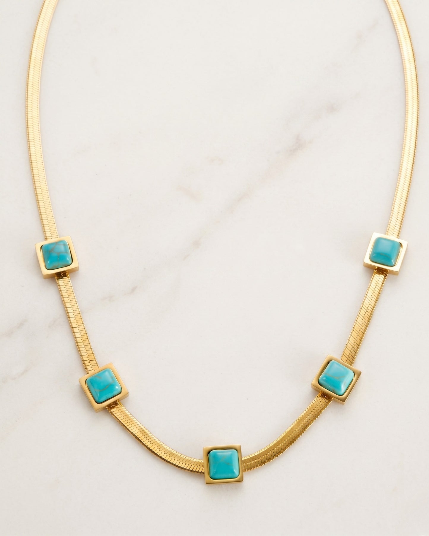 Collar snake con dijes turquesa