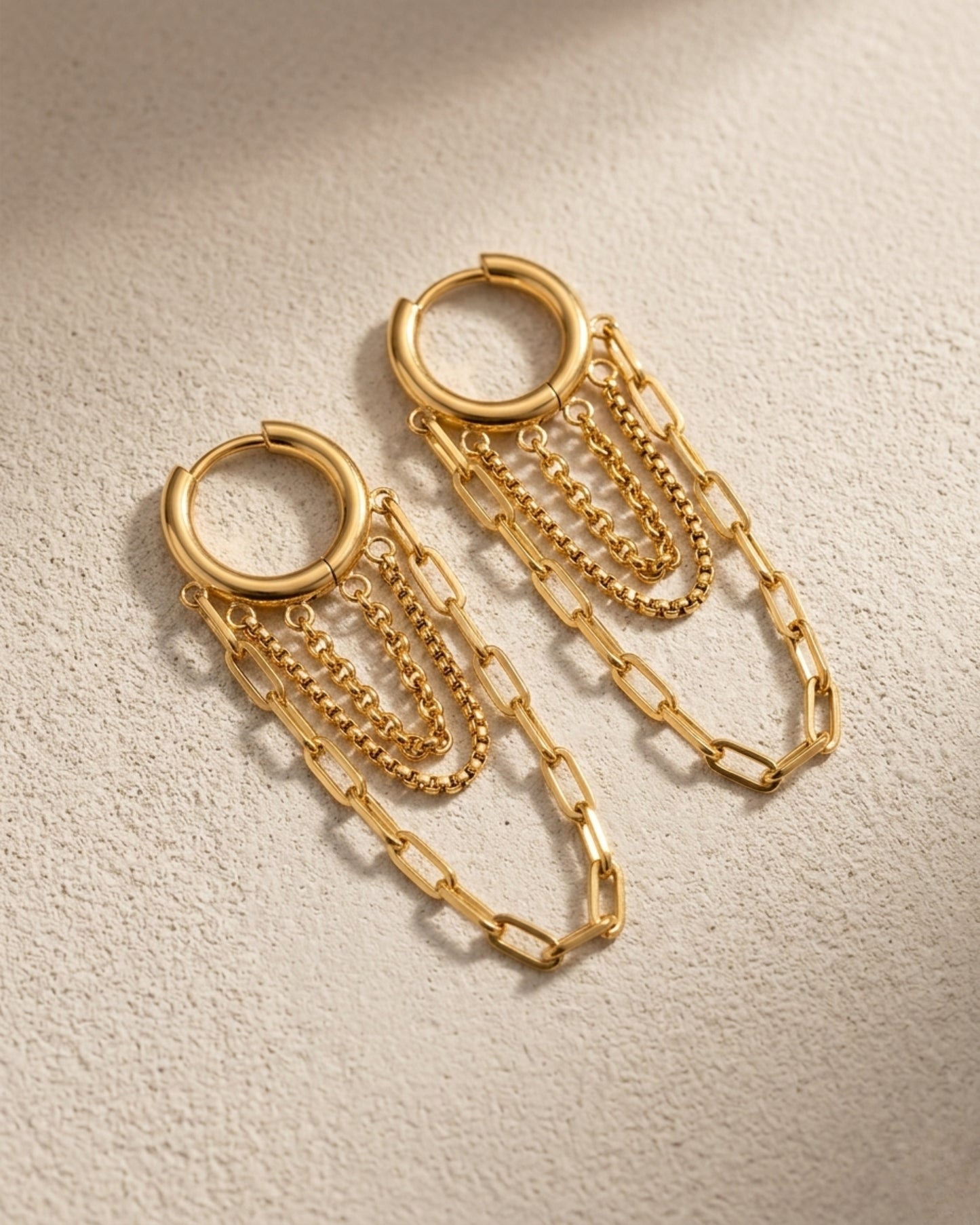 Arracadas con cascada de cadenas múltiples en capas