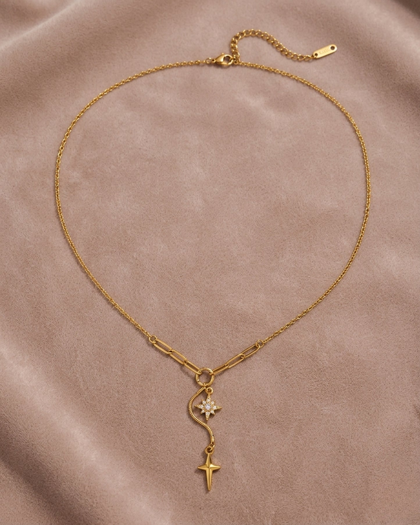 Collar de cadena mixta con dijes de estrella del norte y cruz minimalista