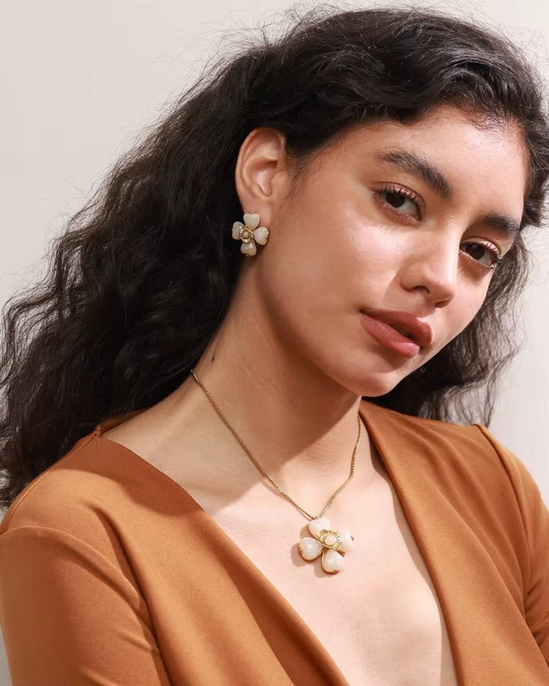 Aretes Flor Nacarada