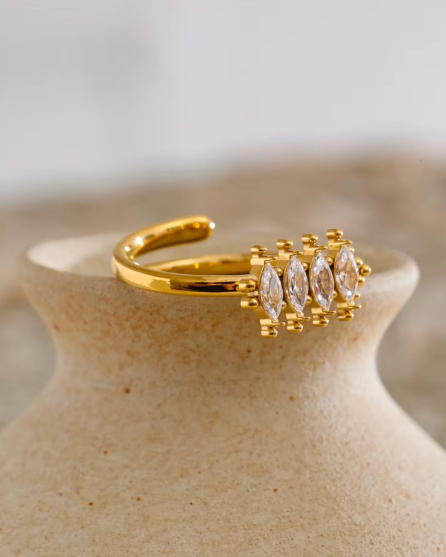 Anillo Abierto con Cristales Marquise
