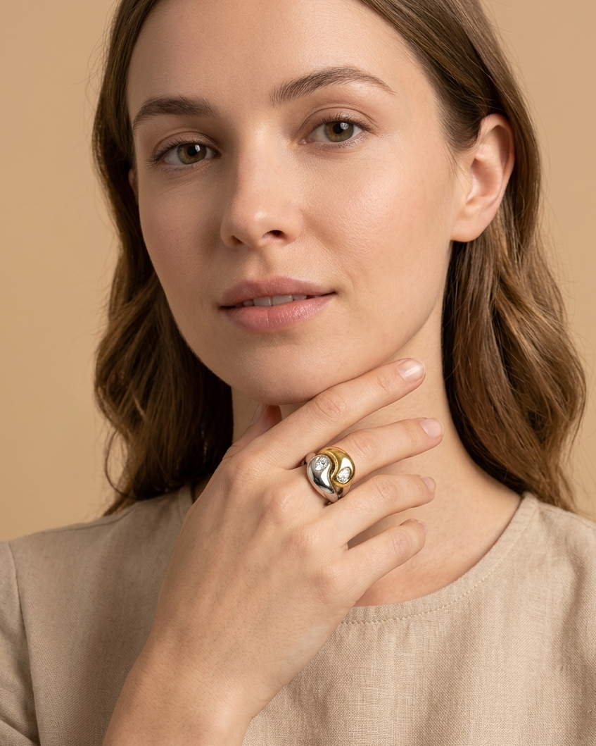 Anillo Chunky Yin Yang con Cristales