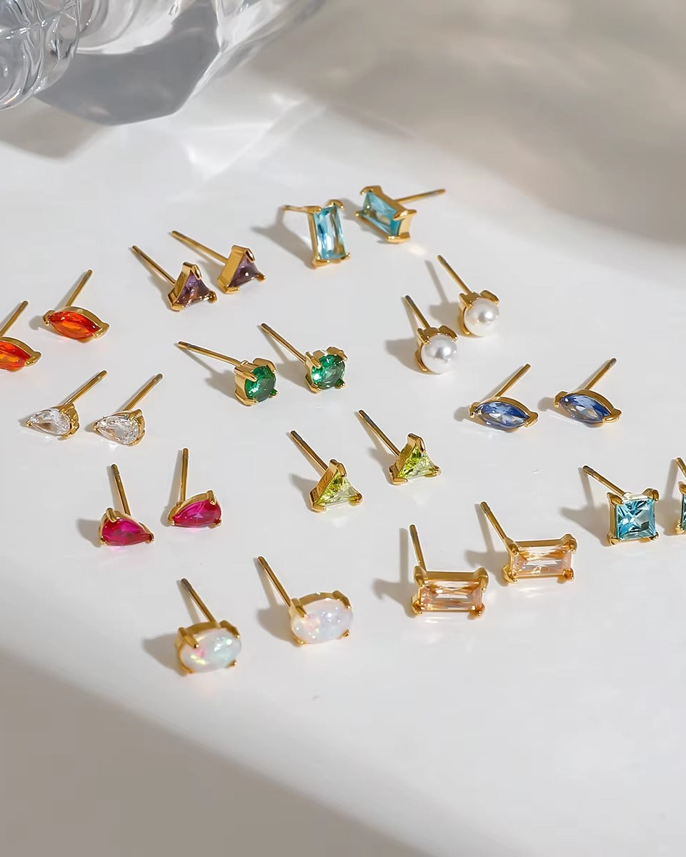 Aretes con cristal tipo studs, color dorado
