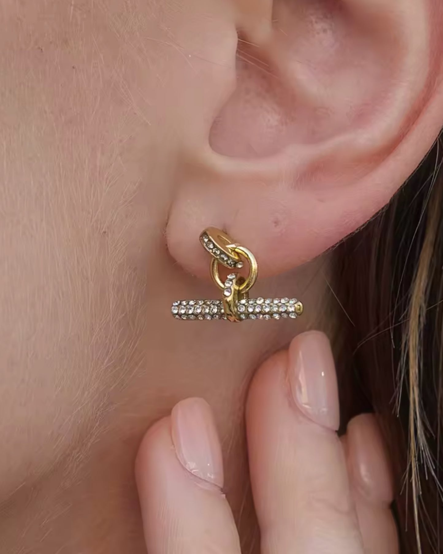 Aretes de Barra y Eslabones con Circonias