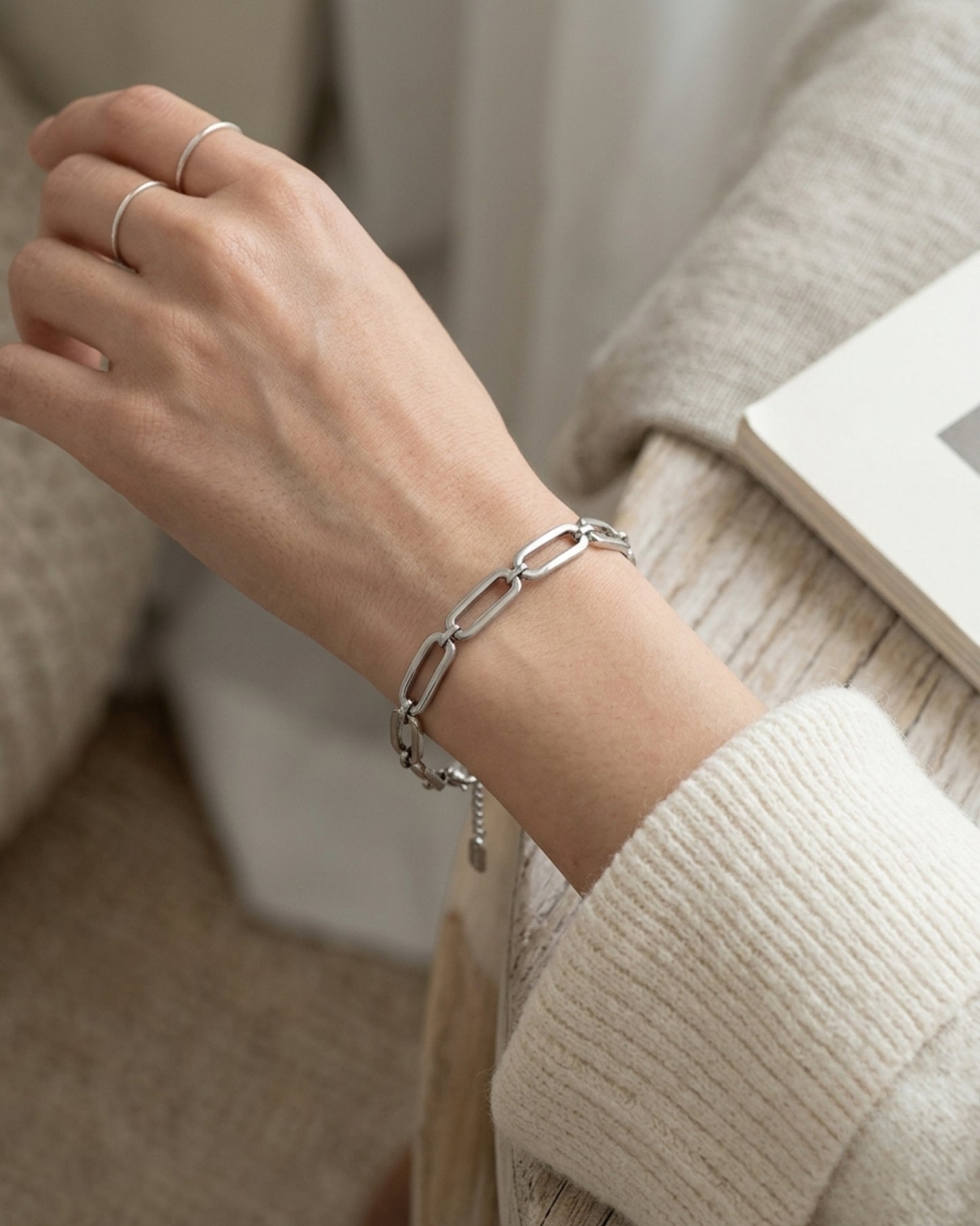 Pulsera Plateada Rígida