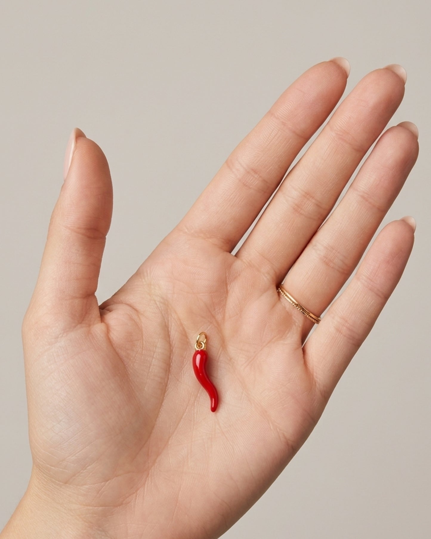 Dije de cornicello italiano en esmalte rojo