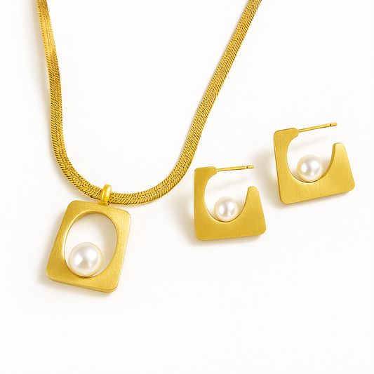Vittoria Frame Necklace