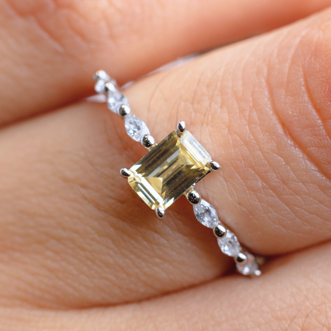 Ana Delicate Ring