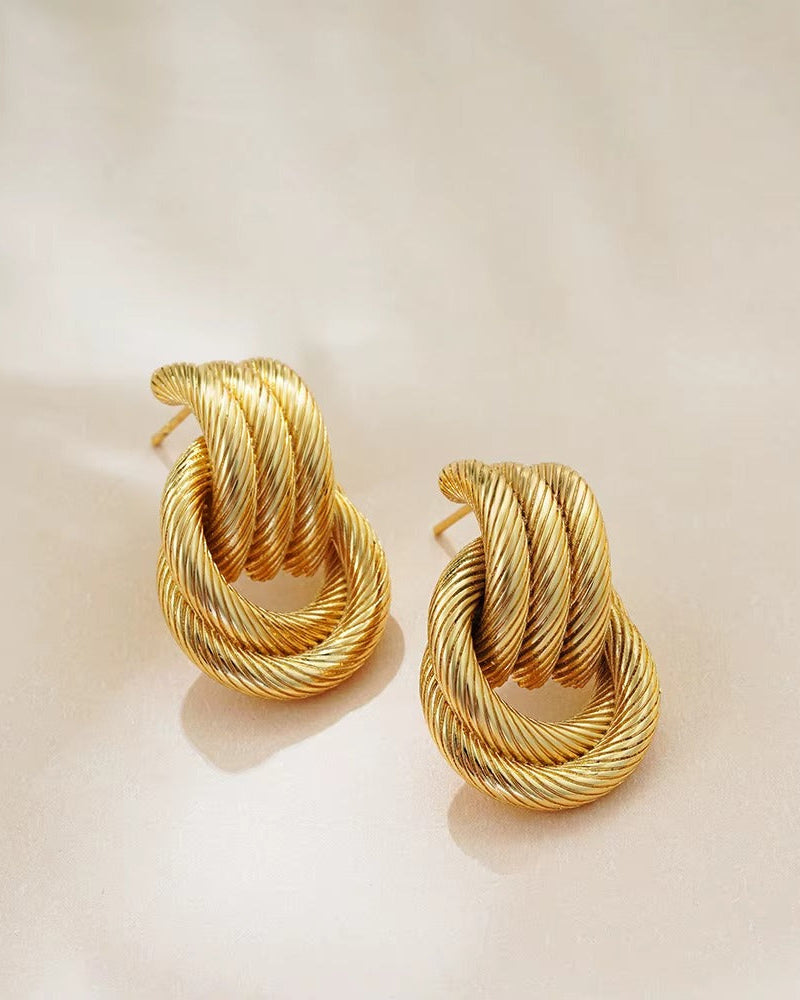 Aretes de eslabon grande dorado