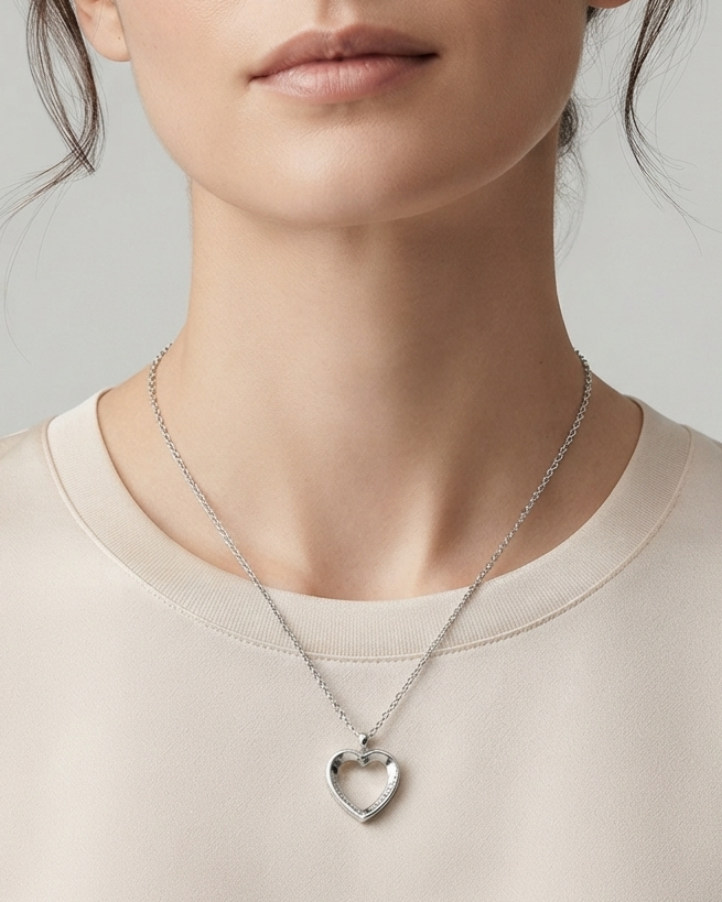 Collar con Dije de Corazón Hueco