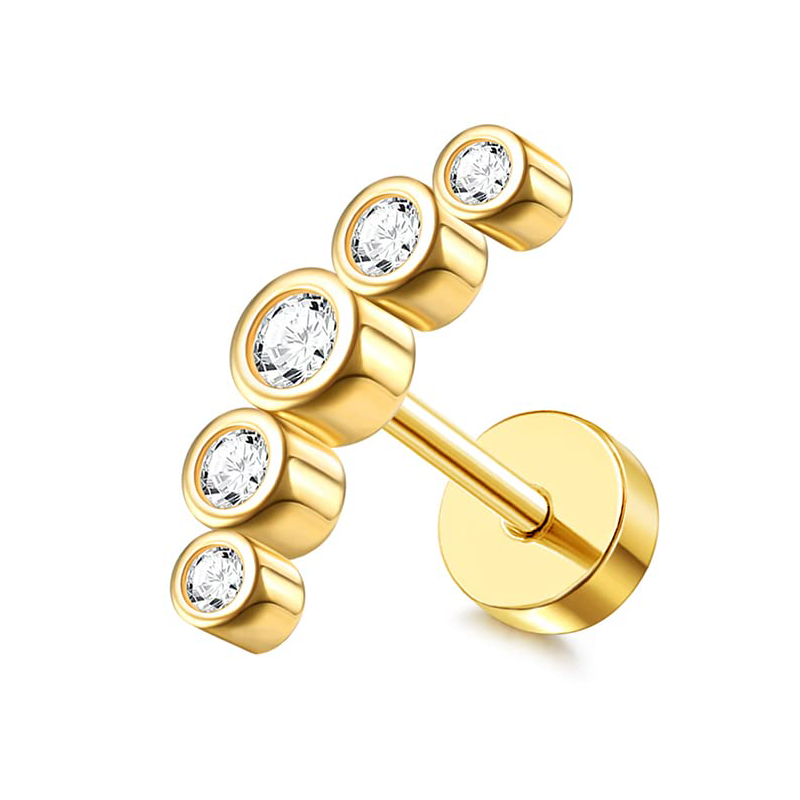 Estos aretes combinan una silueta minimalista en dorado con cinco zirconias que reflejan la luz con cada movimiento. Su diseño curvo aporta un toque moderno y elegante. Atemporales y versátiles, son el accesorio ideal para elevar cualquier look con un brillo sutil y sofisticado