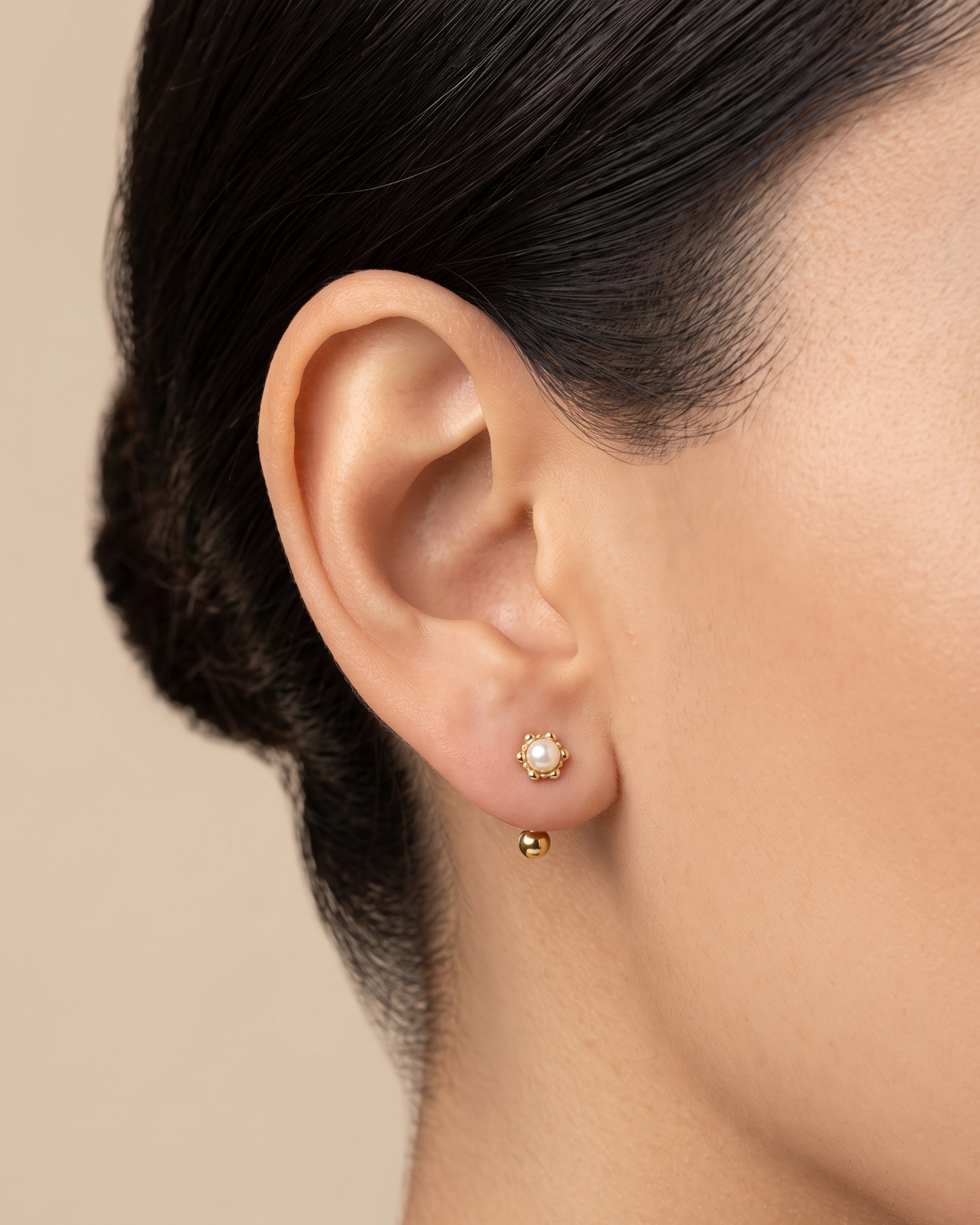 Arete tipo Broquel con Flor de Perla