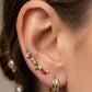 Arete dorado elegante con piedra circonias en distintos colores tipo ear climbers