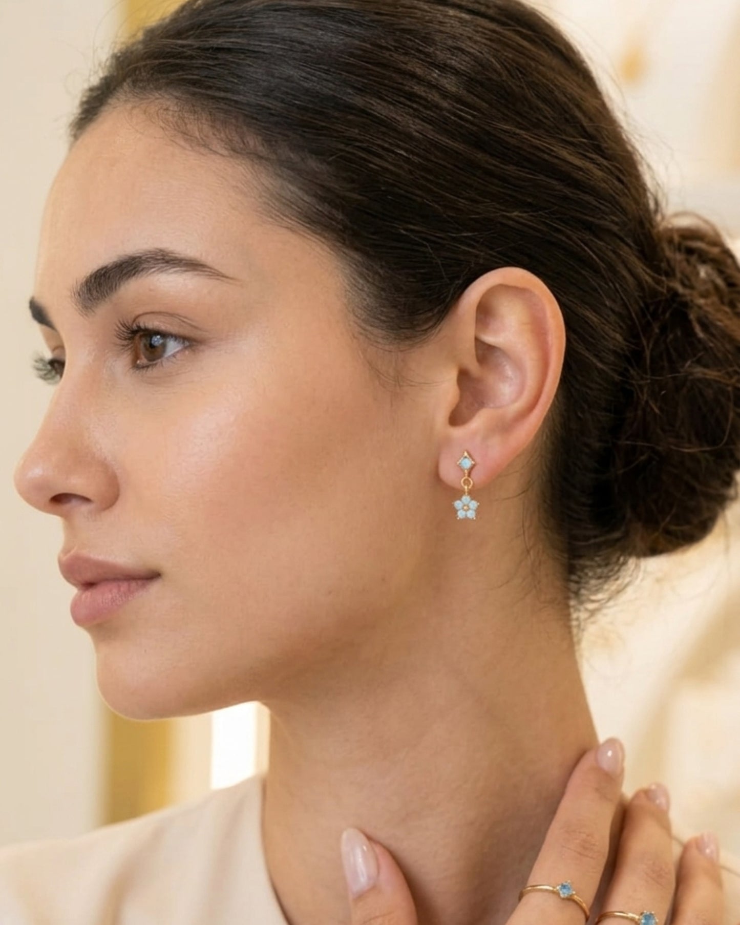 Aretes colgantes asimétricos de luna y estrella