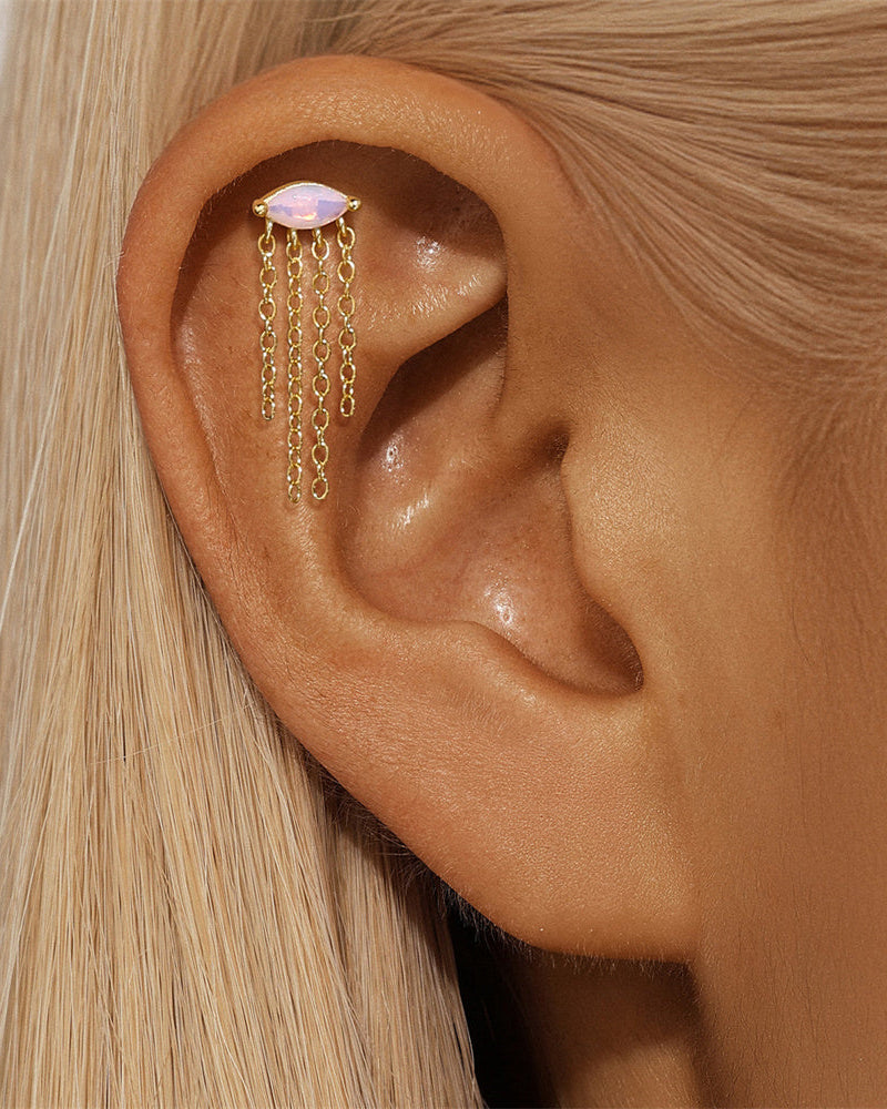 Aretes asimétricos con cristales rosados y cadenas de flecos dorados