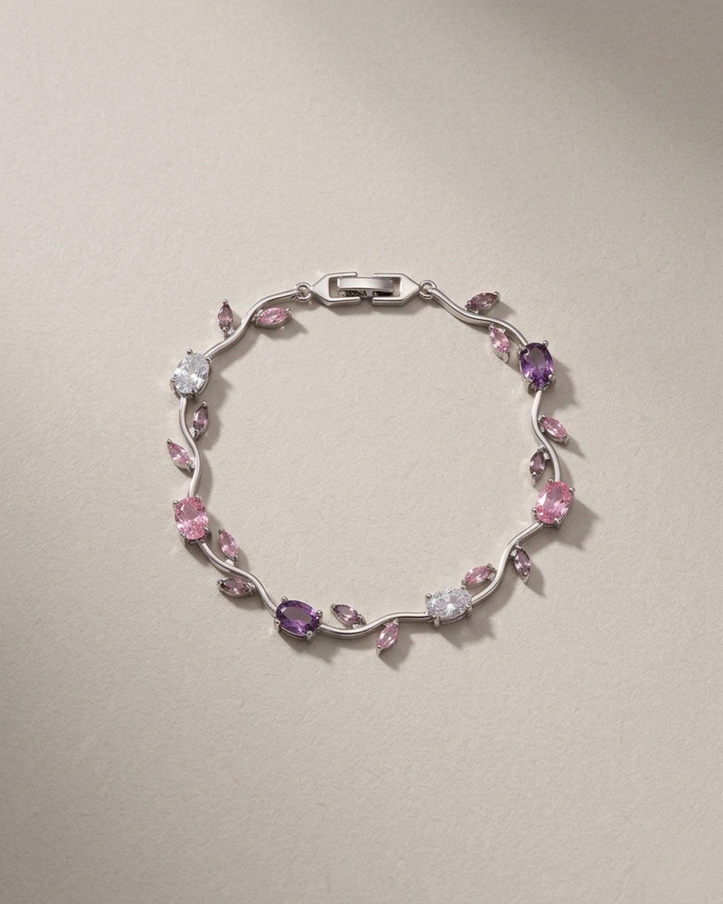Brazalete de guía floral con cristales en tonos rosados