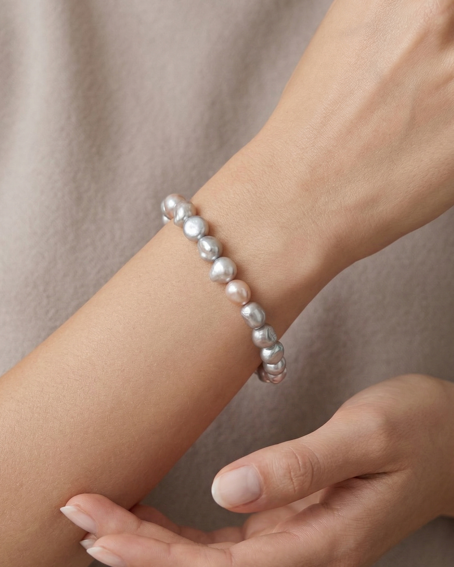 Pulsera de perlas barrocas en tonos lavanda y gris