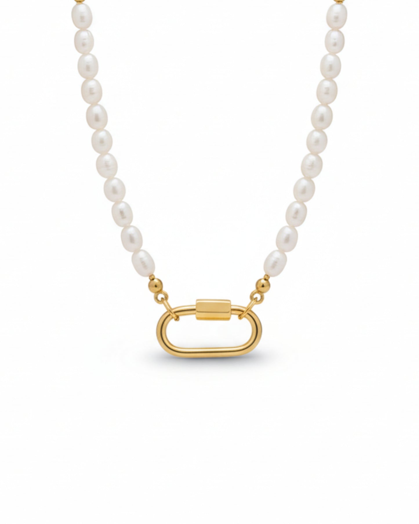 Collar de perlas con dije en dorado