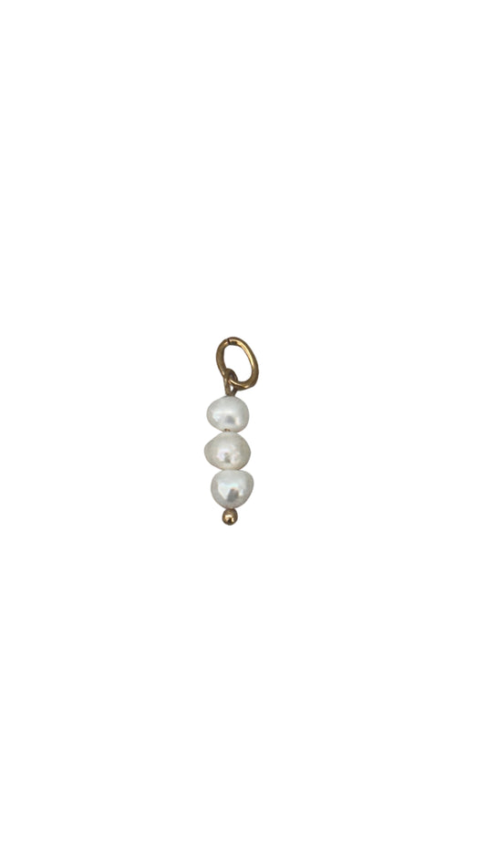 Dije de perlas en dorado