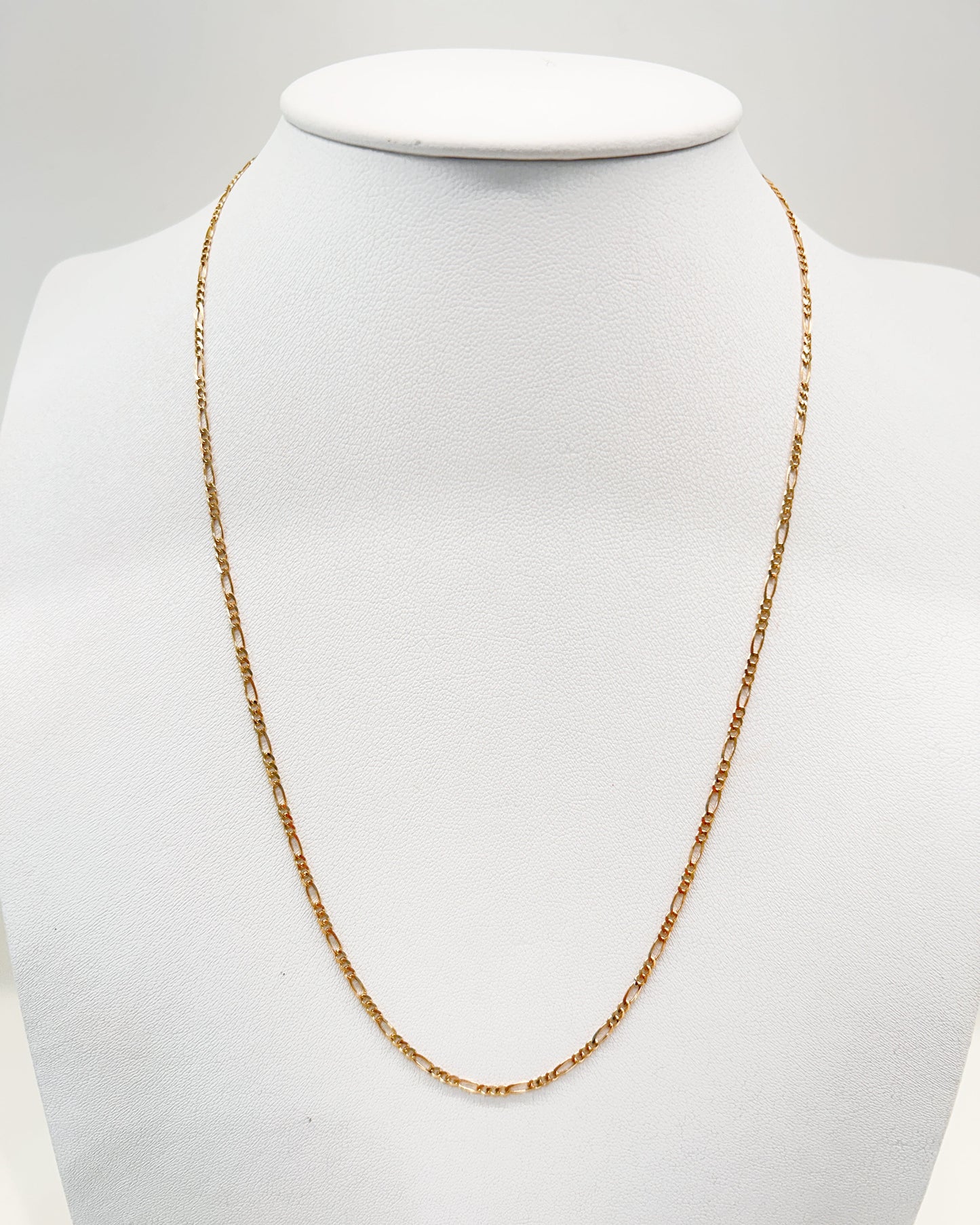 Cadena Figaro de eslabones clásicos en oro 14K