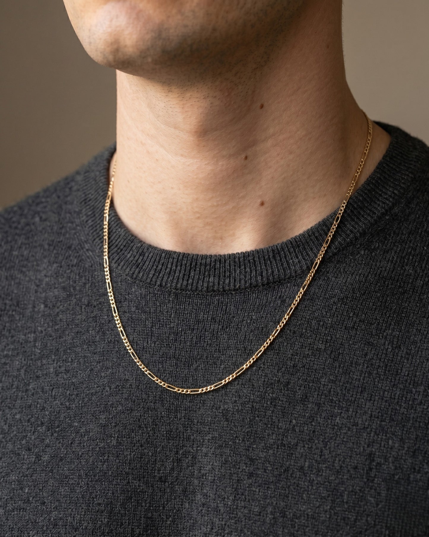 Cadena Figaro de eslabones rítmicos y elegancia atemporal en oro 14K