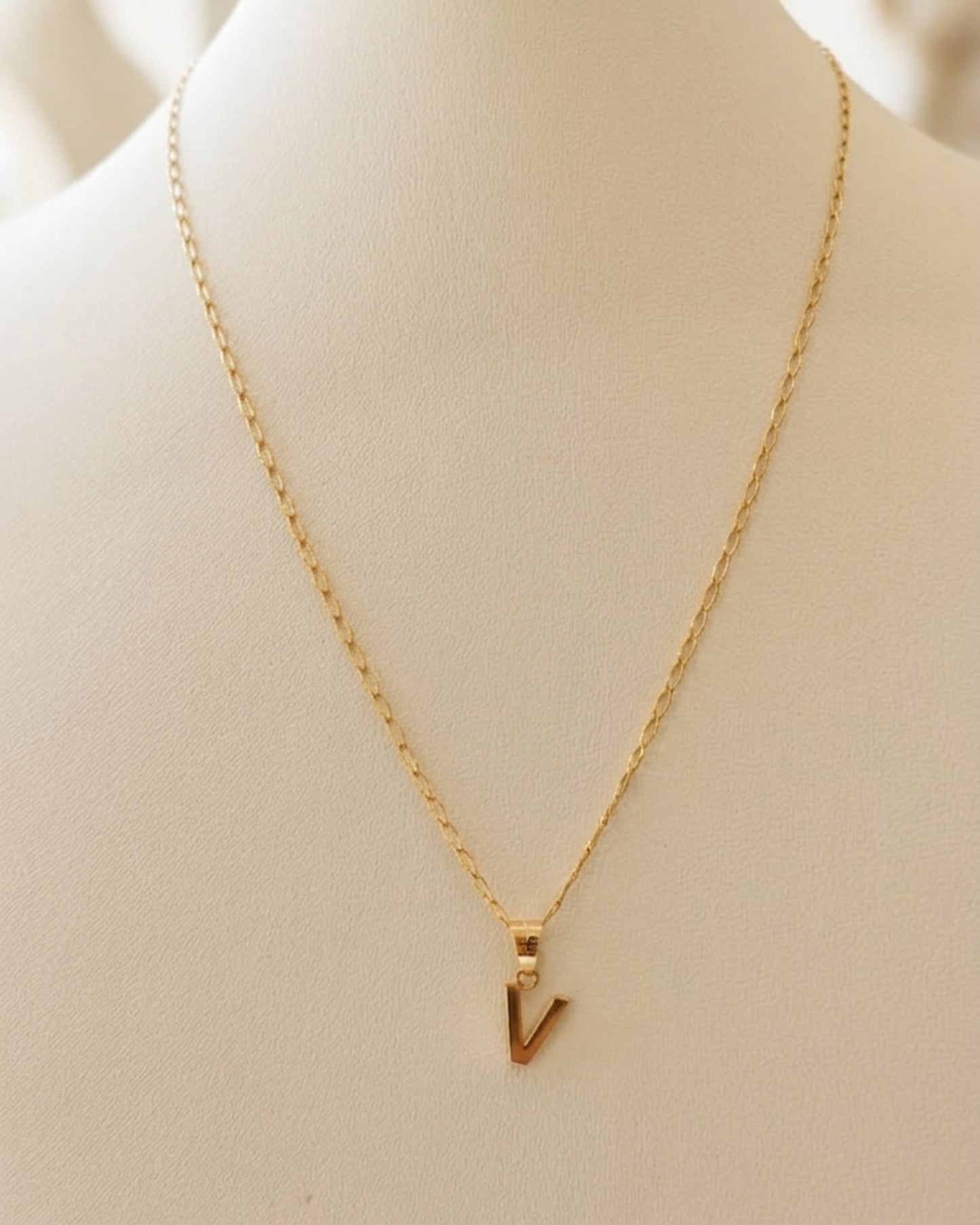 Dije Letra "V" en Oro 10K
