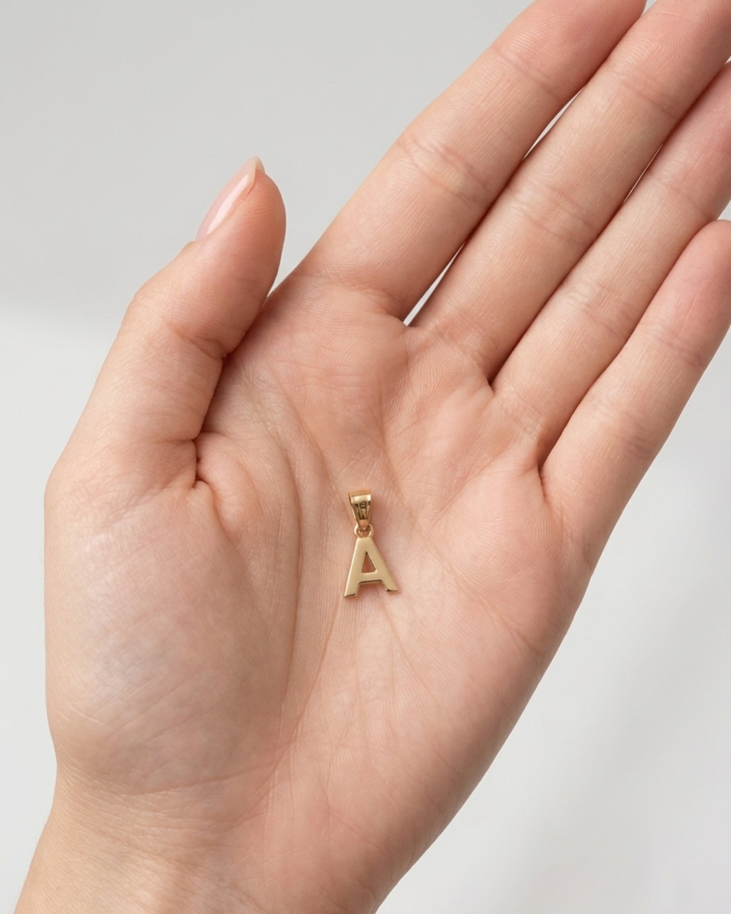 Dije Inicial "A" Minimalista en Oro 10K