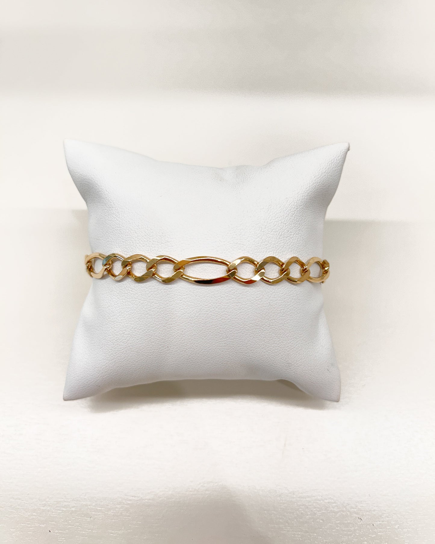 Pulsera de eslabón Figaro abierto en oro 10K