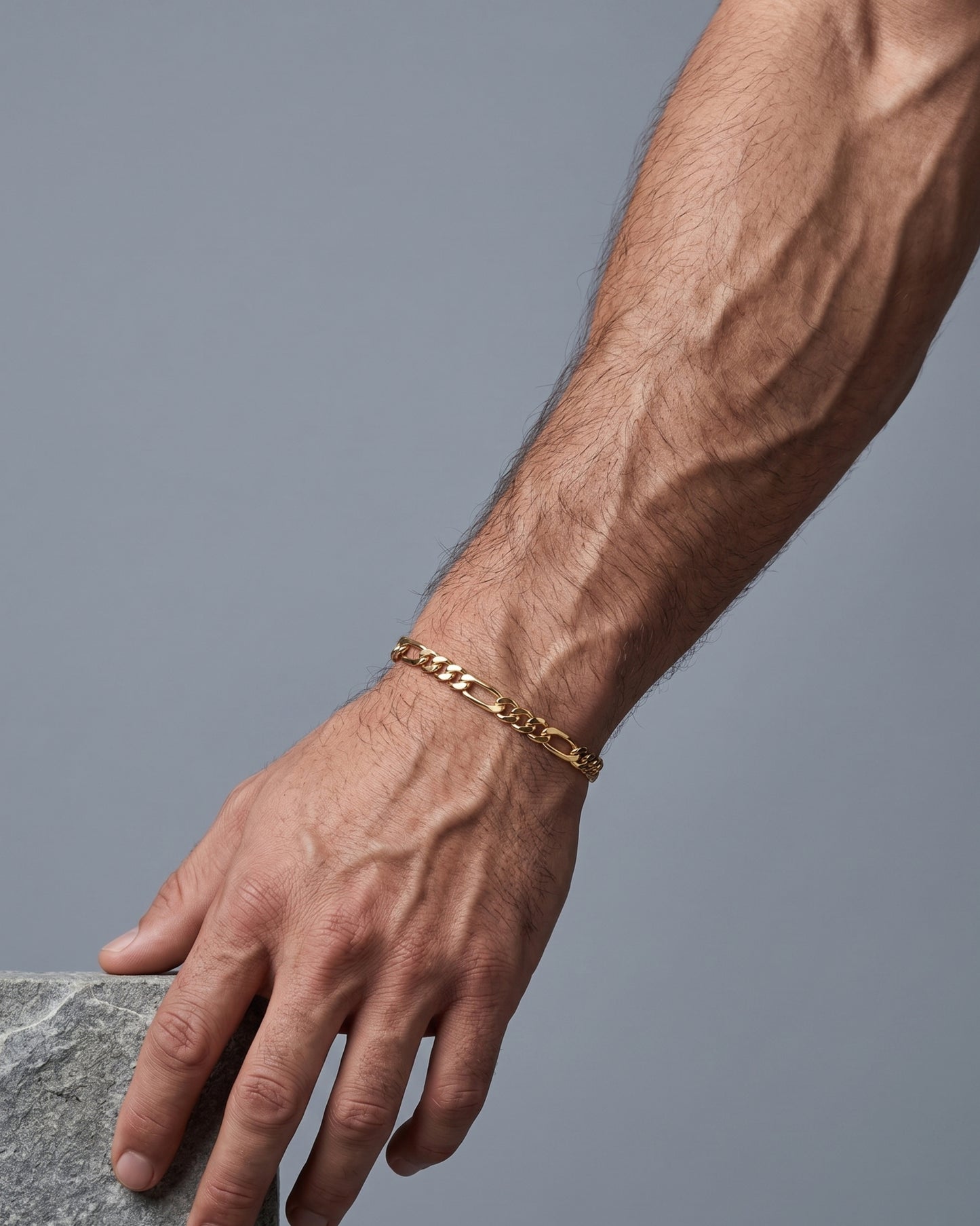 Pulsera de eslabón Figaro sólido en oro 10K