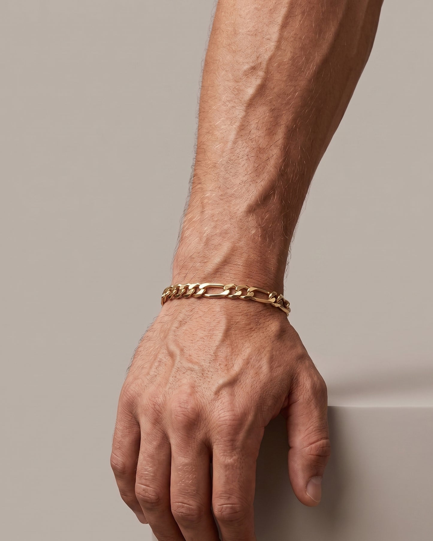 Pulsera de eslabón Figaro clásico en oro 10K