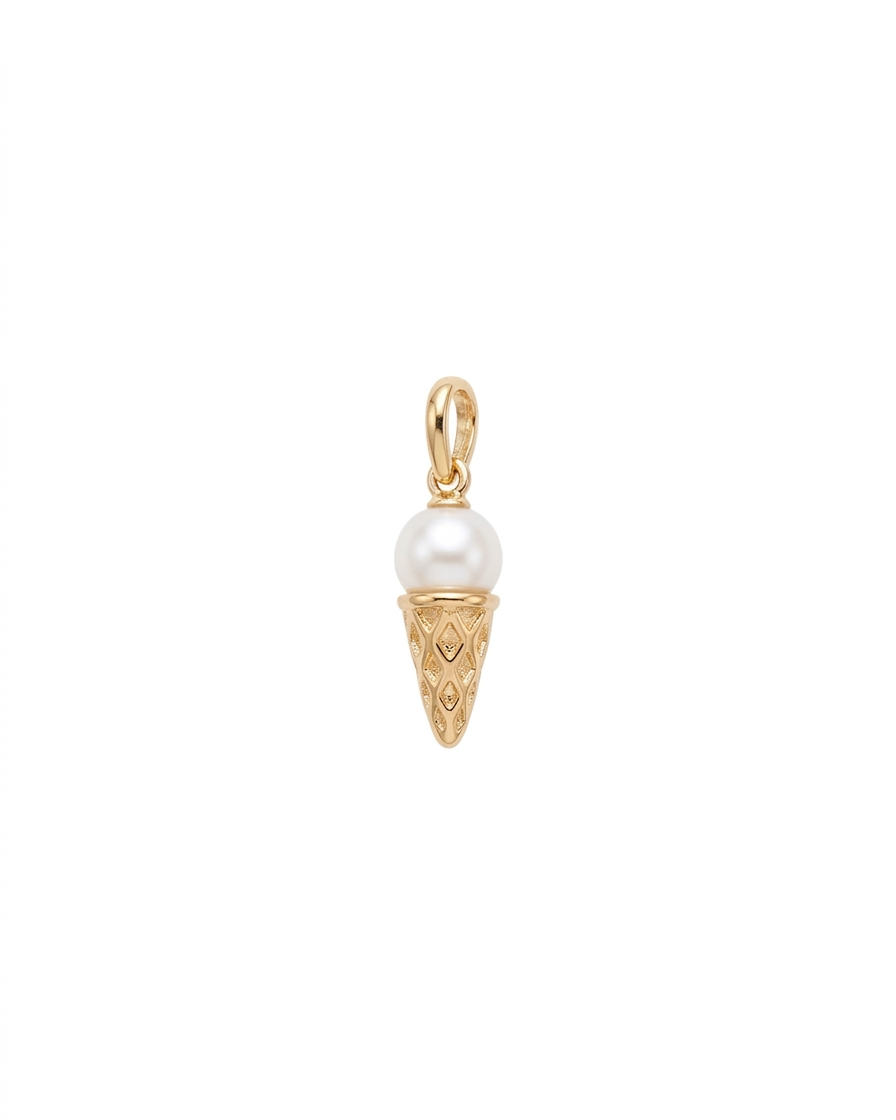 Dije de cono de helado en dorado con perla