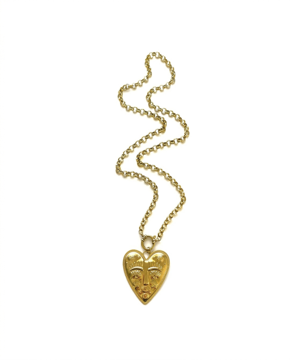 Collar dorado de acero inoxidable con dije en forma de corazon