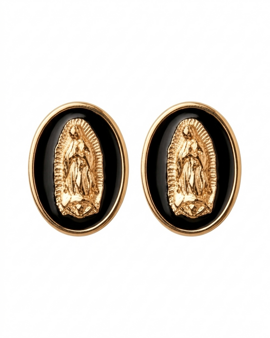 Arete tipo broquel de la Virgen de Guadalupe con deposito de color negro en oro 10k