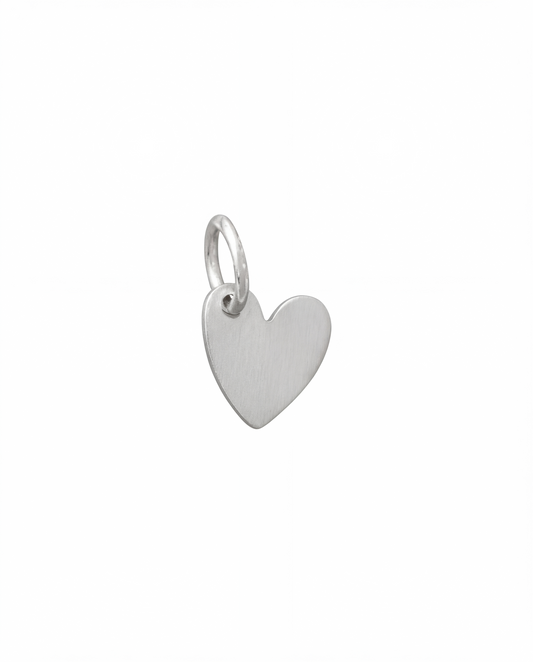 Dije de corazón minimalista en plateado