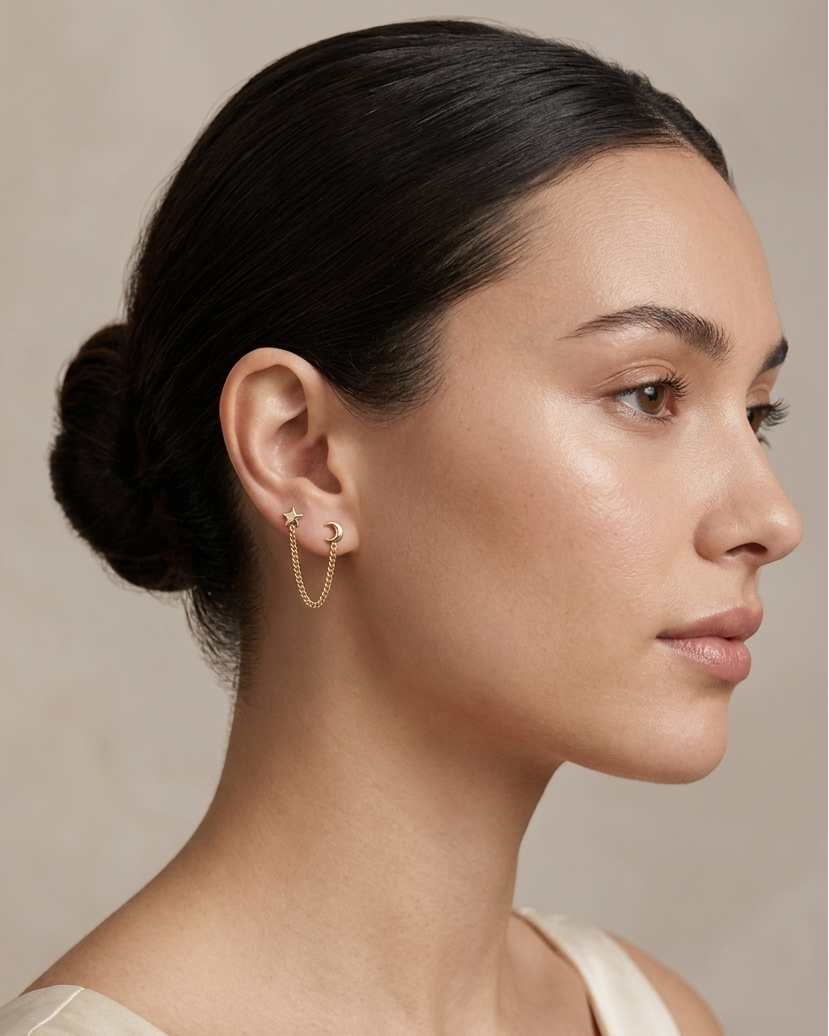 Arete de luna y estrella tipo piercing con cadena colgante