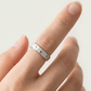 Anillo ajustable con diseño de corazones color plateado