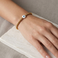Pulsera de bolitas doradas con ojo turco