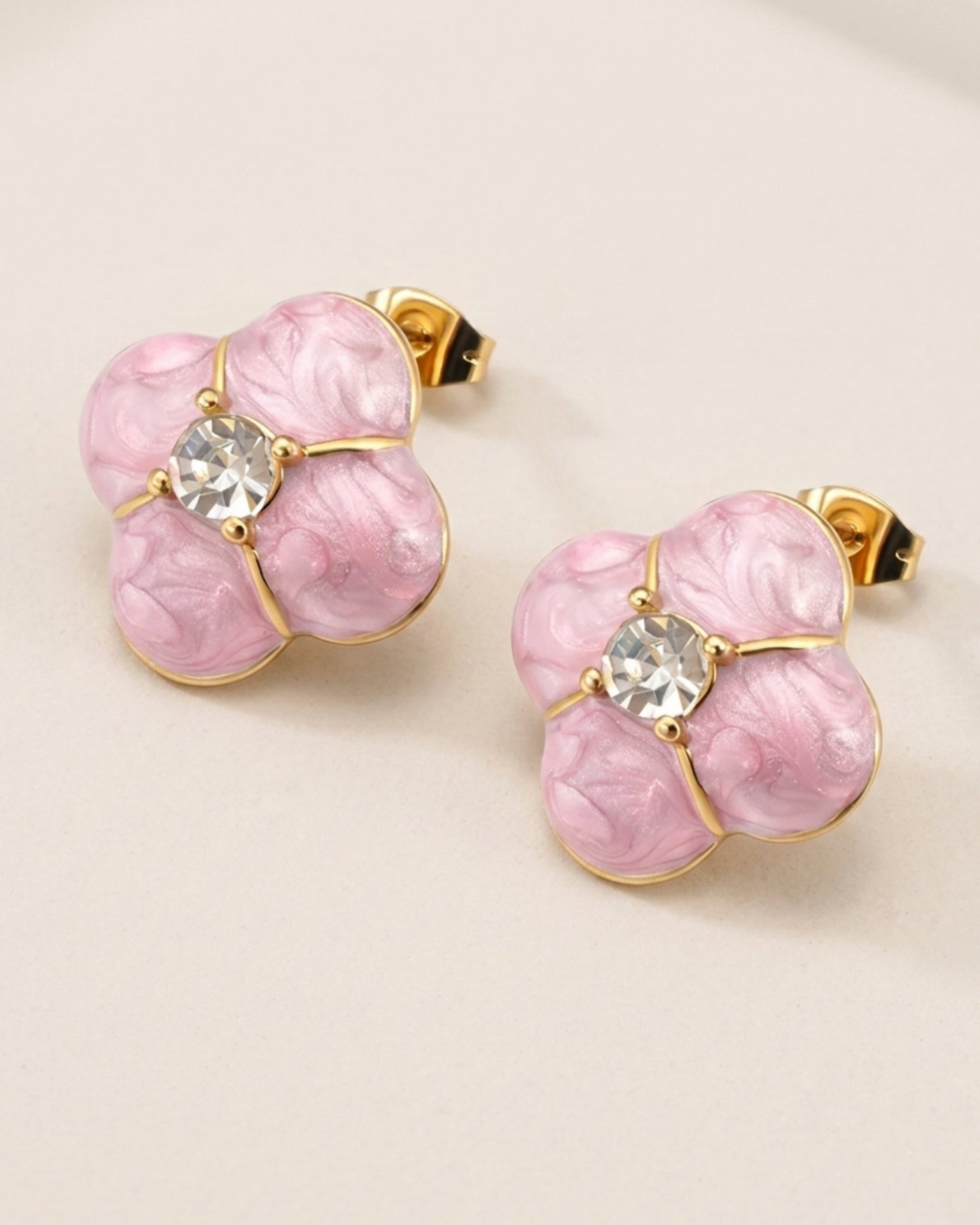 Aretes de flor en color rosa