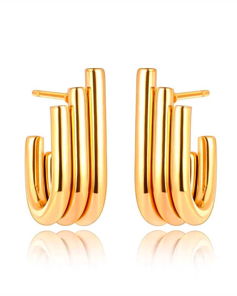 Aretes dorados de triple línea con diseño asimétrico