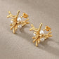 Aretes de racimo coralino con perlas integradas
